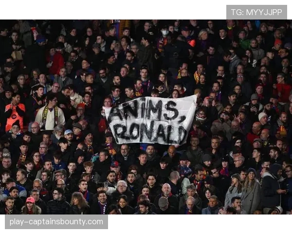 特写：柏林联队长克诺赫在更衣室的领袖作用