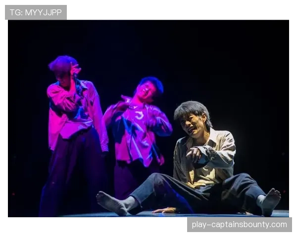 多球训练画面通过馆内大屏实时播放,观众直呼“过瘾” 多球训练画面通过馆内大屏实时播放,观众直呼“过瘾”